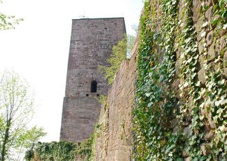 Außenmauer der Yburg