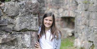 Besucherin auf der Yburg